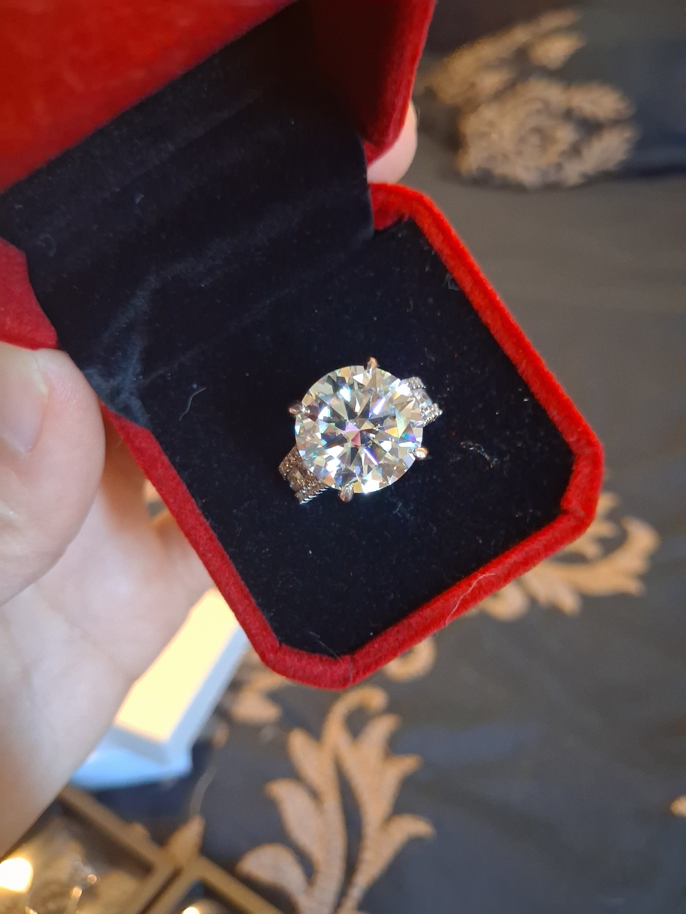 10 Carat Round Cut Ring With Side Stones